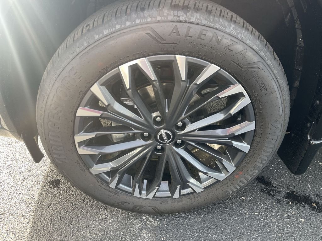 New 2026 Boulder Gray Pearl / Super Black Two-tone Nissan Platinum image 10