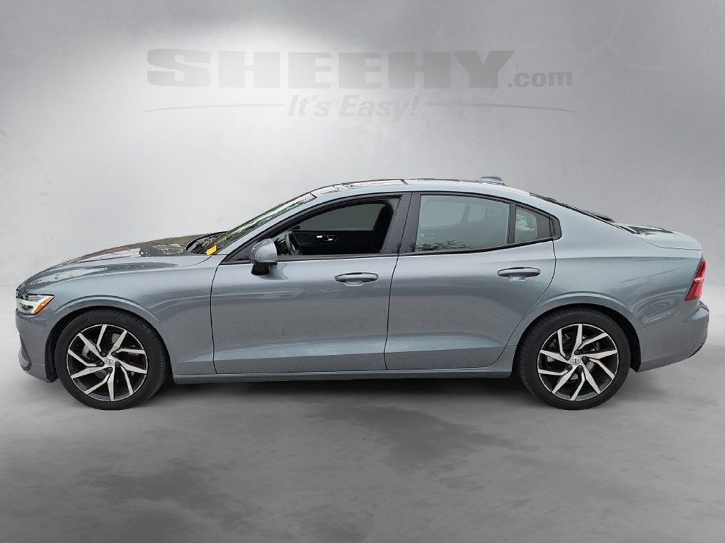 Used 2020 Gray Volvo T5 Momentum image 16