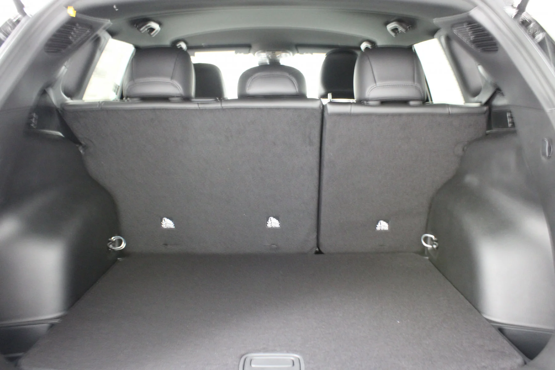 New 2026 Diamond Black Crystal Pearl-Coat Exterior Paint Jeep Latitude Altitude 4x4 image 19