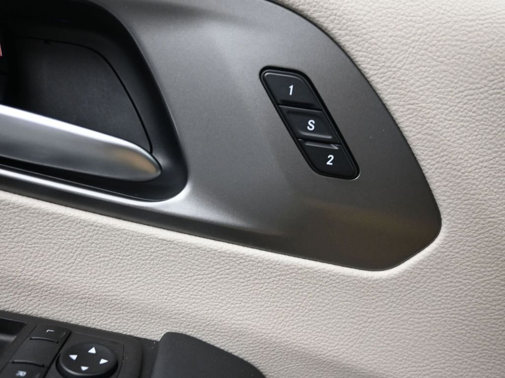 Used 2023 Black Chrysler Touring L image 17