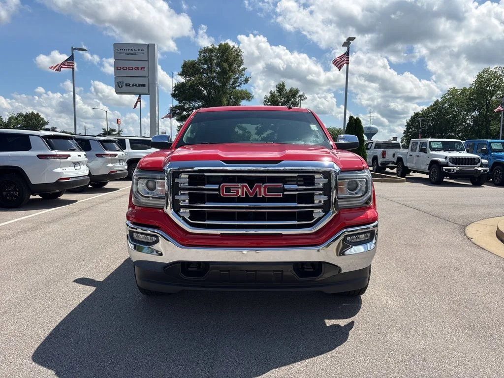 Used 2018 Cardinal Red GMC SLT image 9