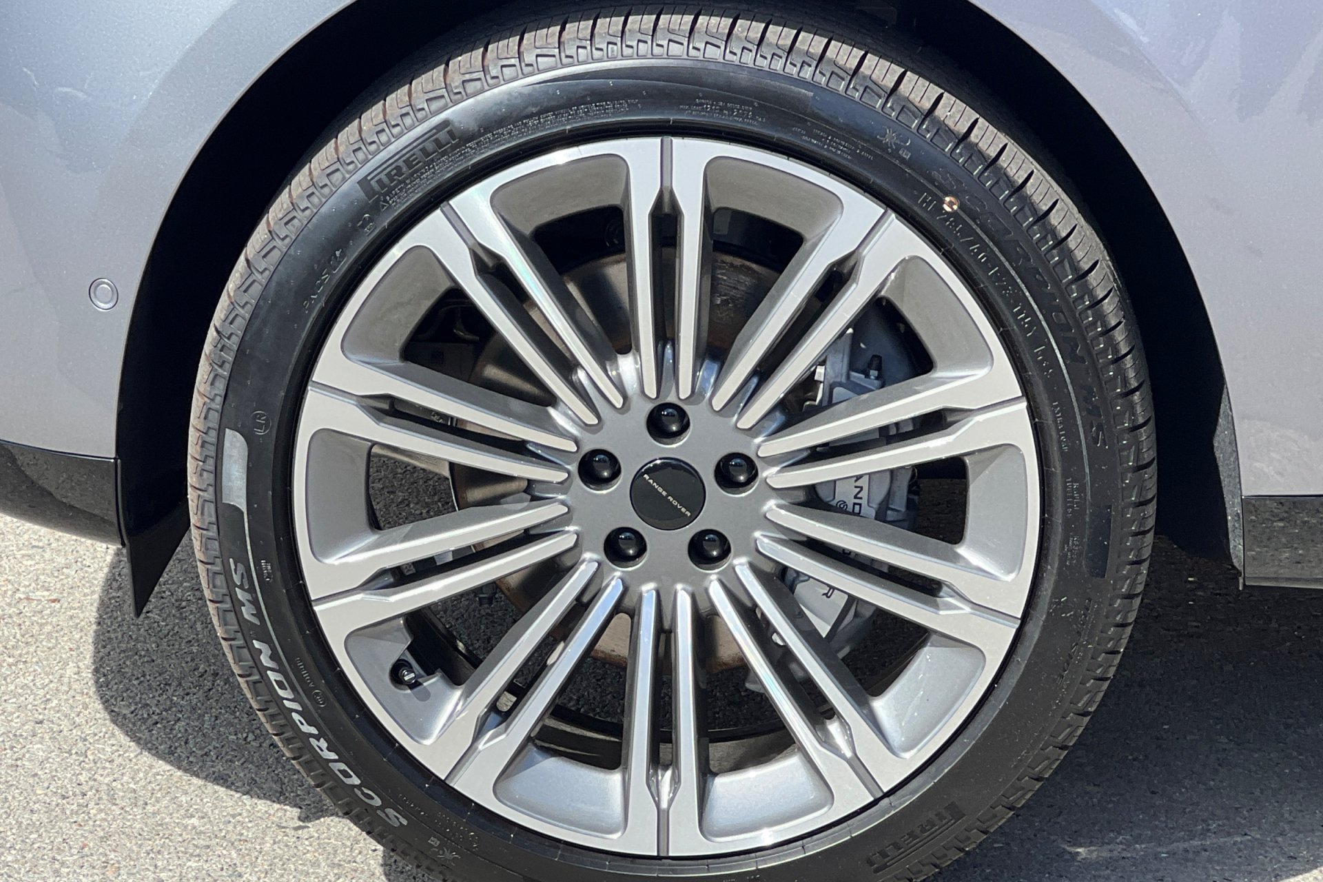 New 2026 Eiger Grey Land Rover SE image 11