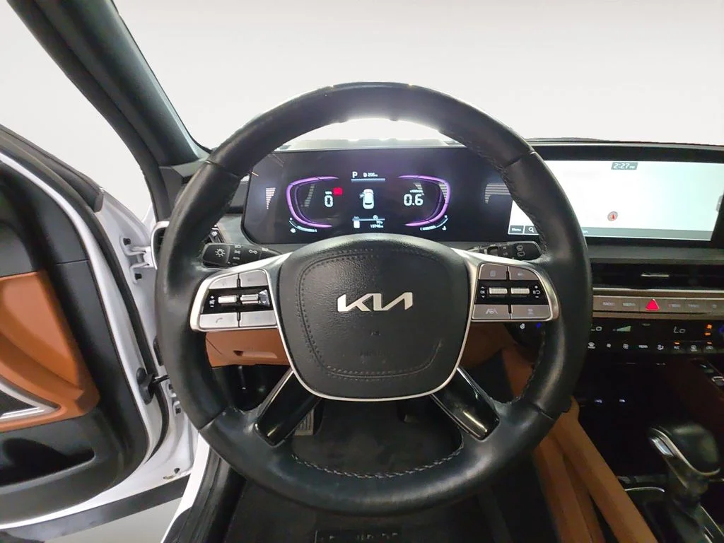 Used 2024 White Kia EX X-Line image 13