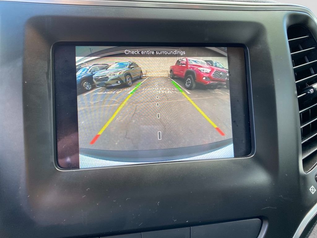Used 2020 White Jeep Latitude Plus image 14