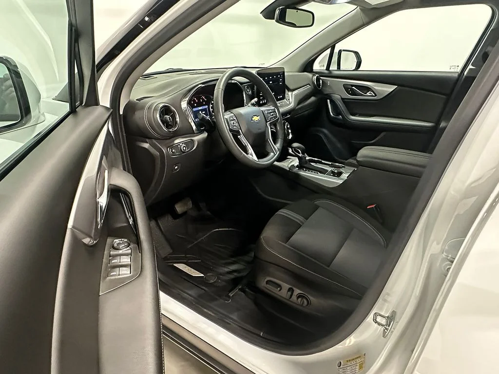 Used 2024 White Chevrolet LT image 20