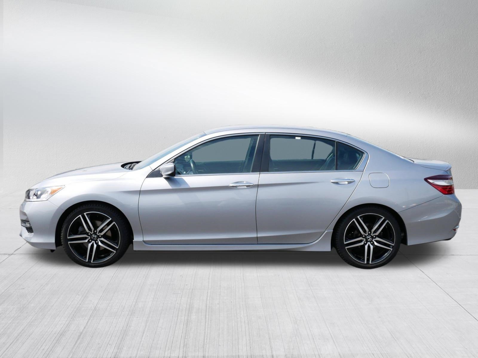 Used 2016 Lunar Silver Metallic Honda Sport image 4