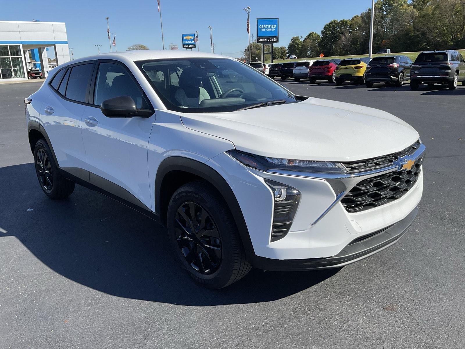 2025 Chevrolet Trax LS photo 3