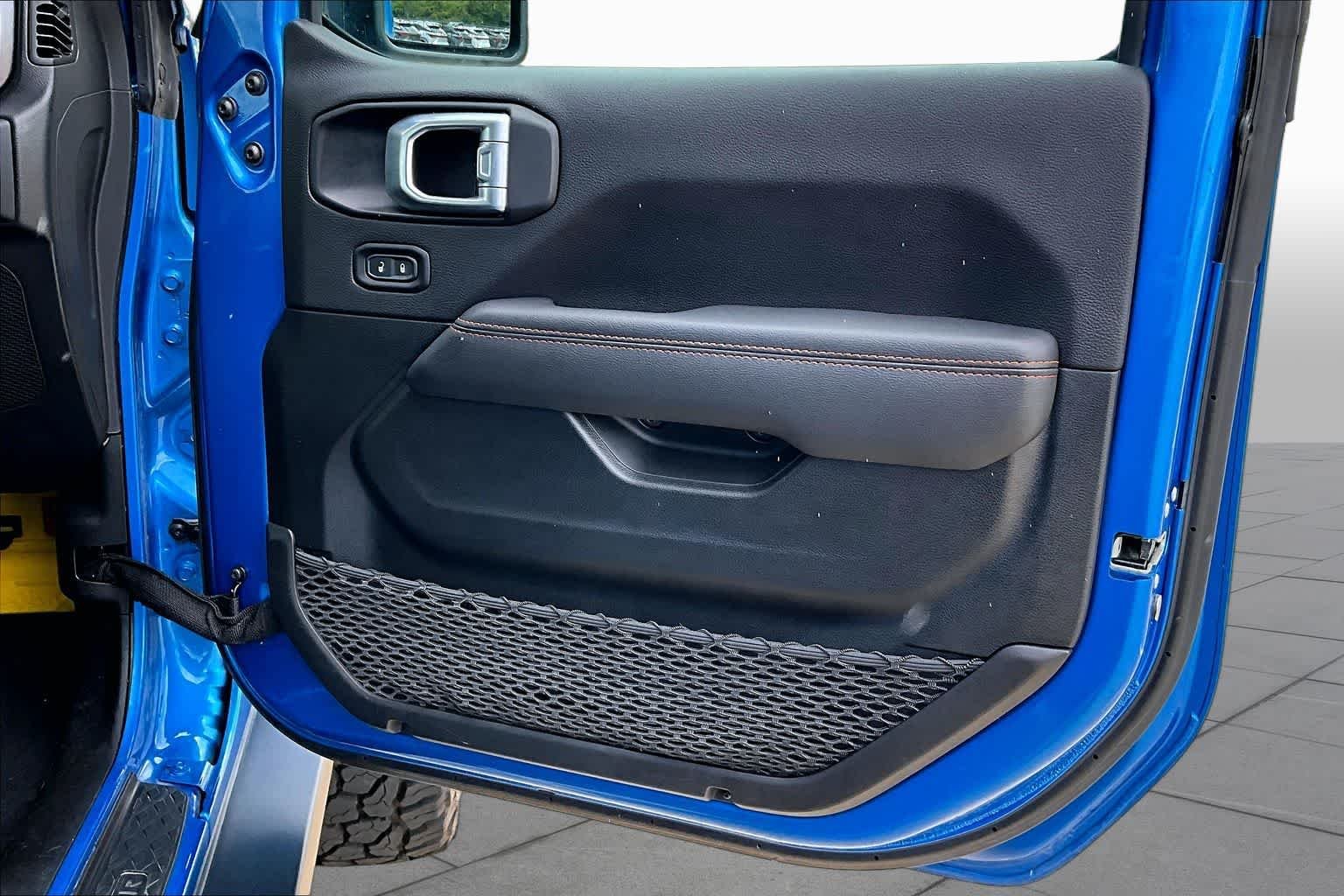 Used 2022 Hydro Blue Pearlcoat Jeep Mojave image 23