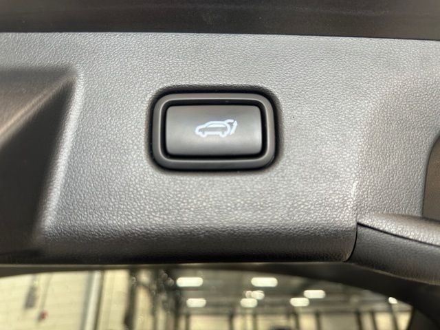 Used 2025 Black Hyundai SEL image 17