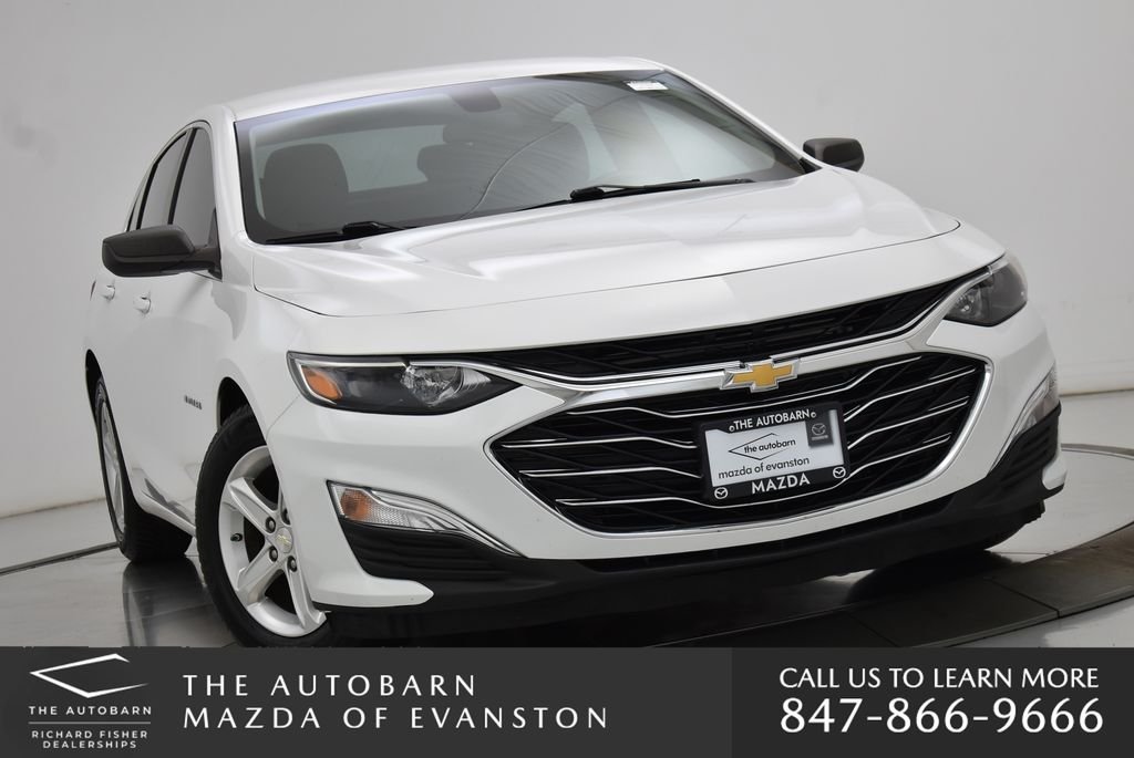 Used 2019 Summit White Chevrolet LS image 3