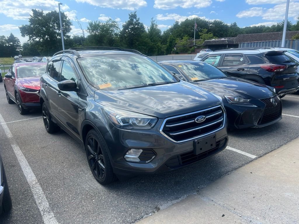 Used 2018 Gray Ford SE image 1