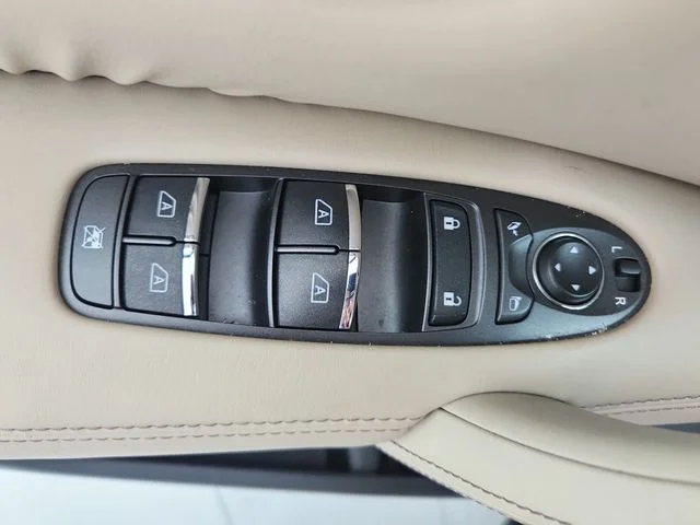 Used 2024 White Nissan Platinum image 37