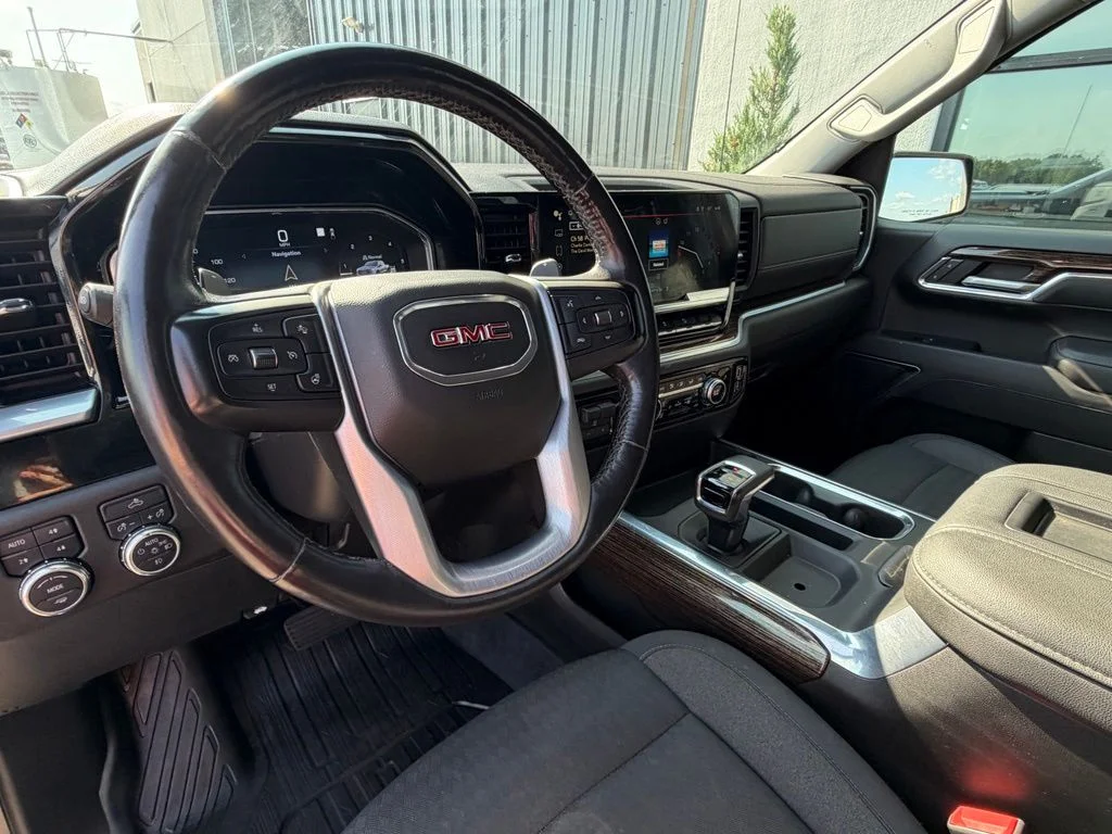 Used 2022 Gray GMC Elevation image 7