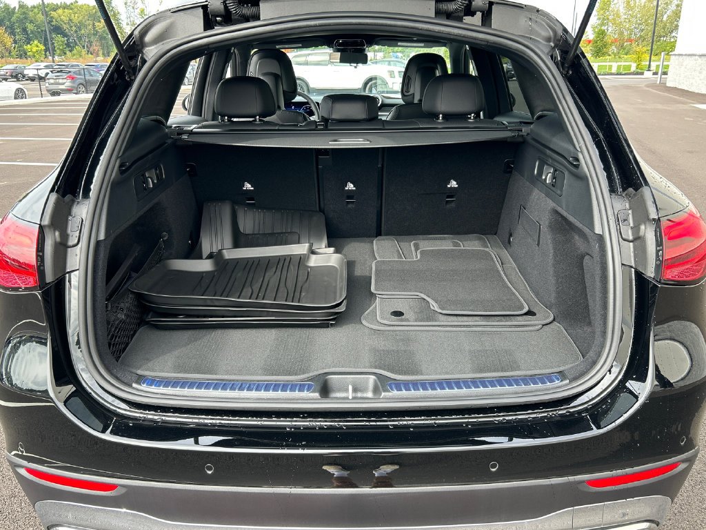 New 2026 Black Mercedes-Benz GLC 300 image 7