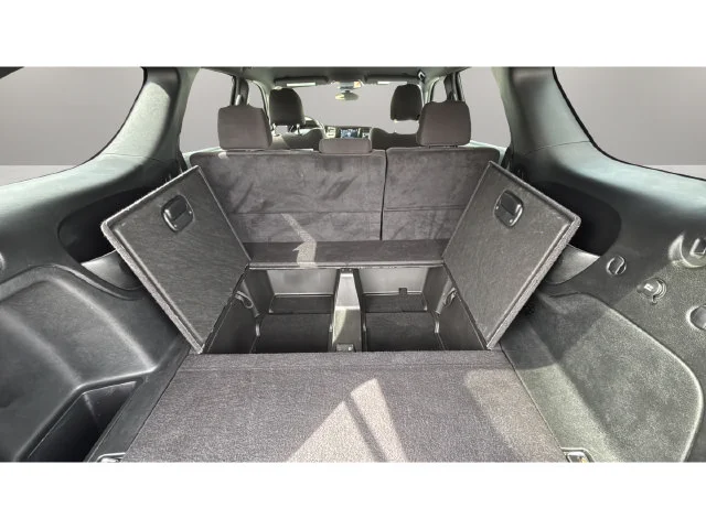 Used 2023 Black Dodge SXT image 33