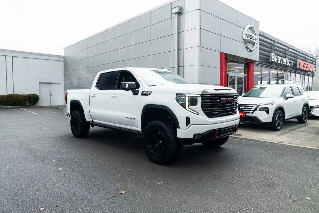 Used 2022 White GMC AT4X image 28
