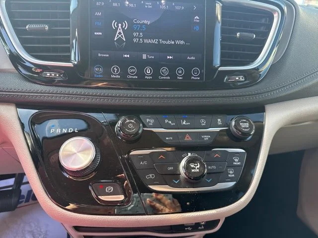 Used 2018 Black Chrysler Limited image 20