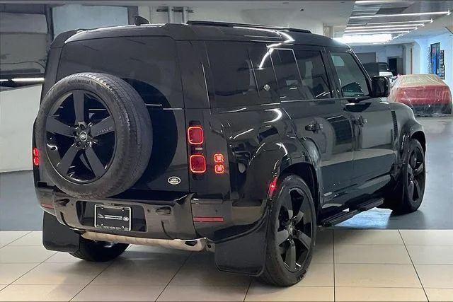Certified Used 2023 Black Land Rover X-Dynamic SE image 10