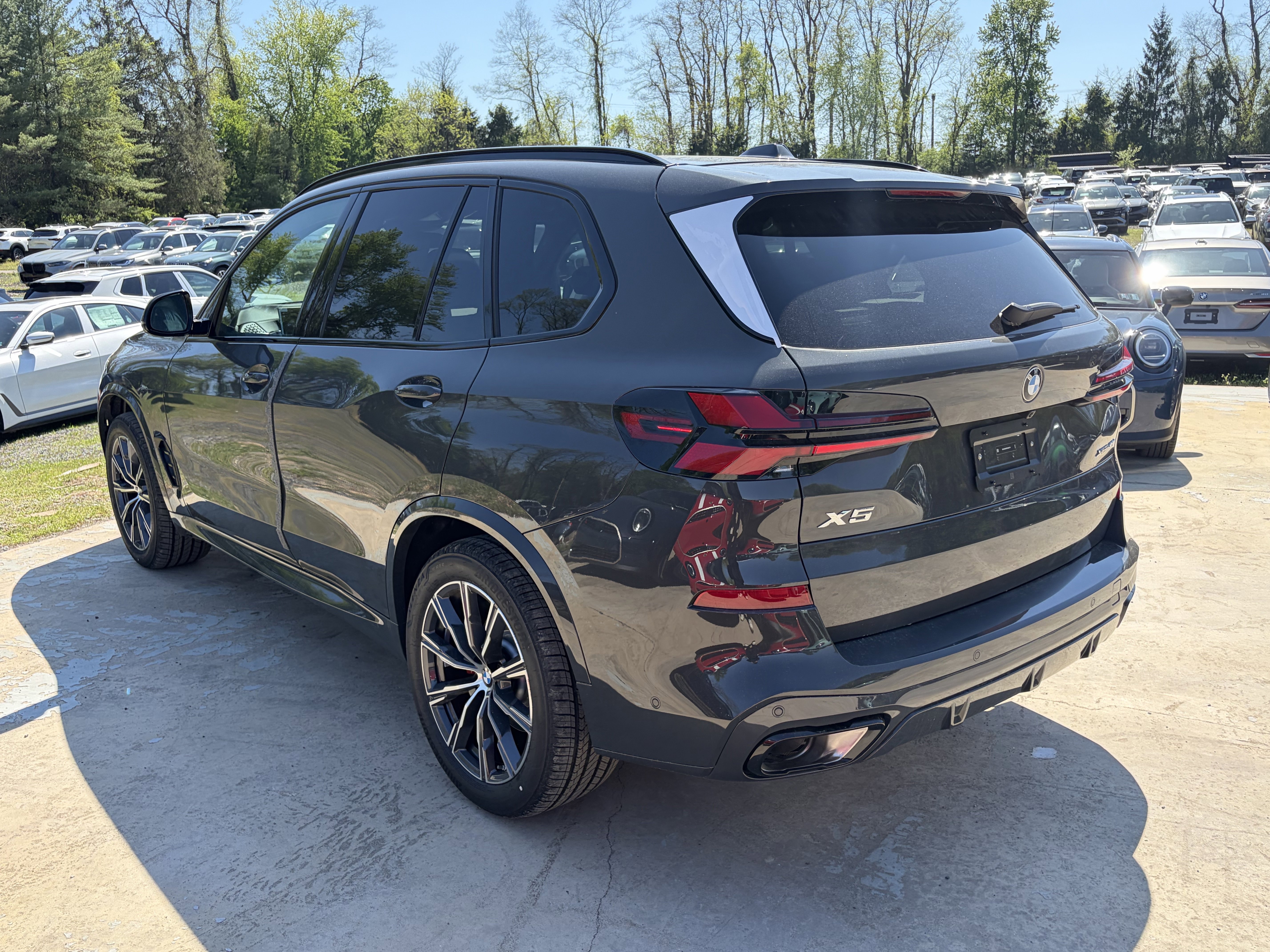 New 2026 Dravit Grey Metallic BMW xDrive40i image 4