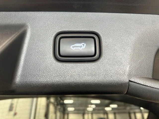 Used 2025 Black Hyundai SEL image 17