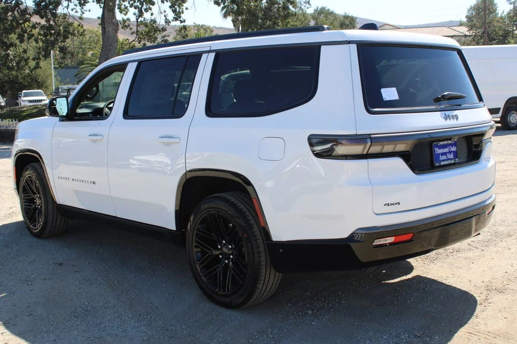 New 2026 Bright White Clear-Coat Exterior Paint Jeep Limited Reserve image 6