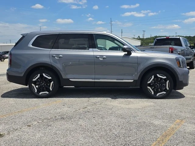 Used 2025 Silver Kia EX image 6