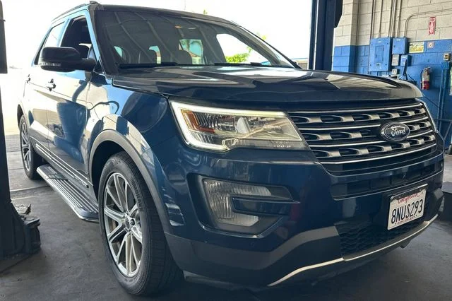 Used 2017 Blue Jeans Metallic Ford Limited image 2