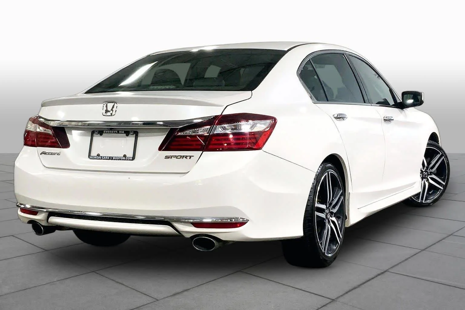Used 2017 White Orchid Pearl Honda Sport image 13