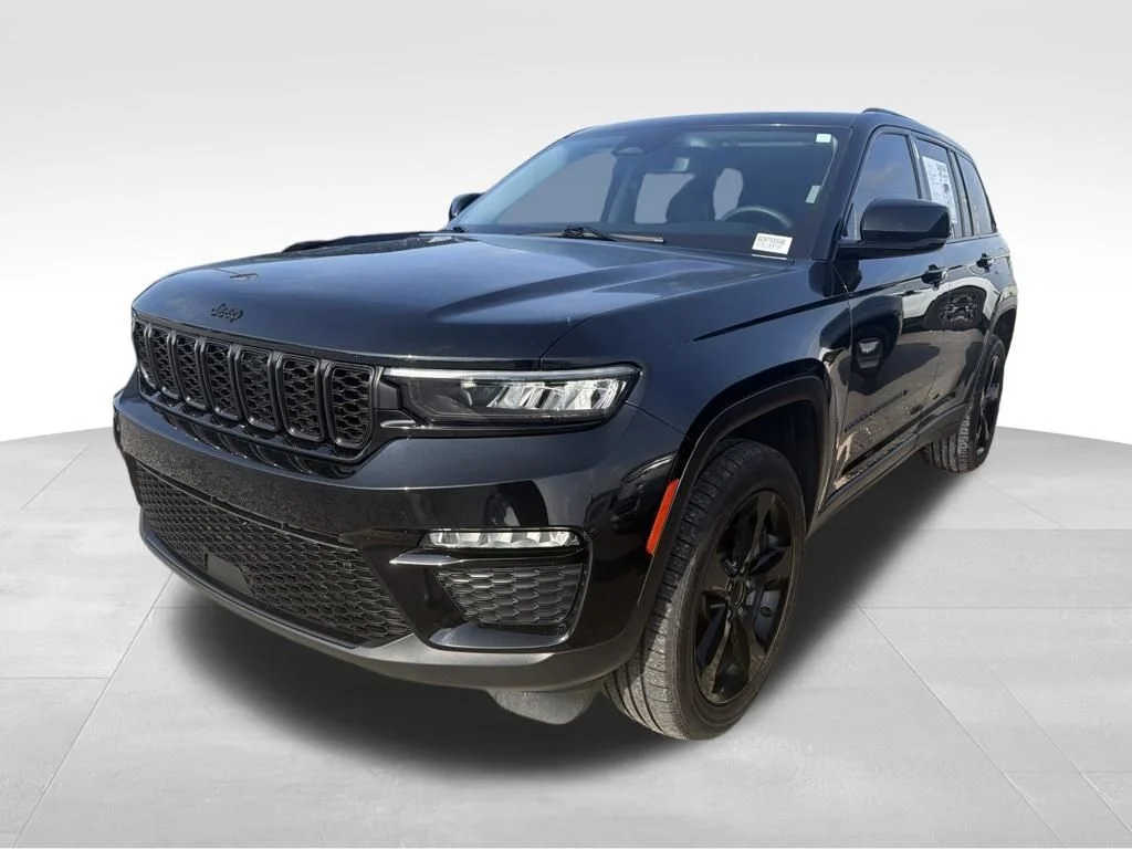 Used 2023 Diamond Black Jeep Limited image 9
