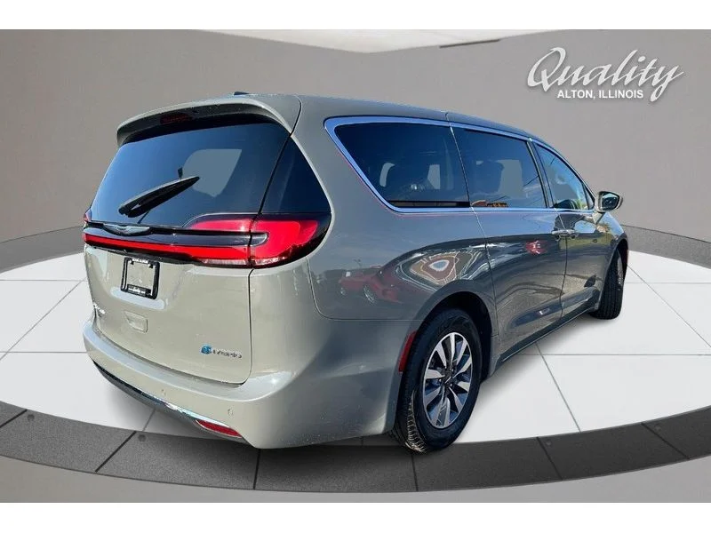 Used 2022 Ceramic Gray Clearcoat Chrysler Hybrid Touring L image 4