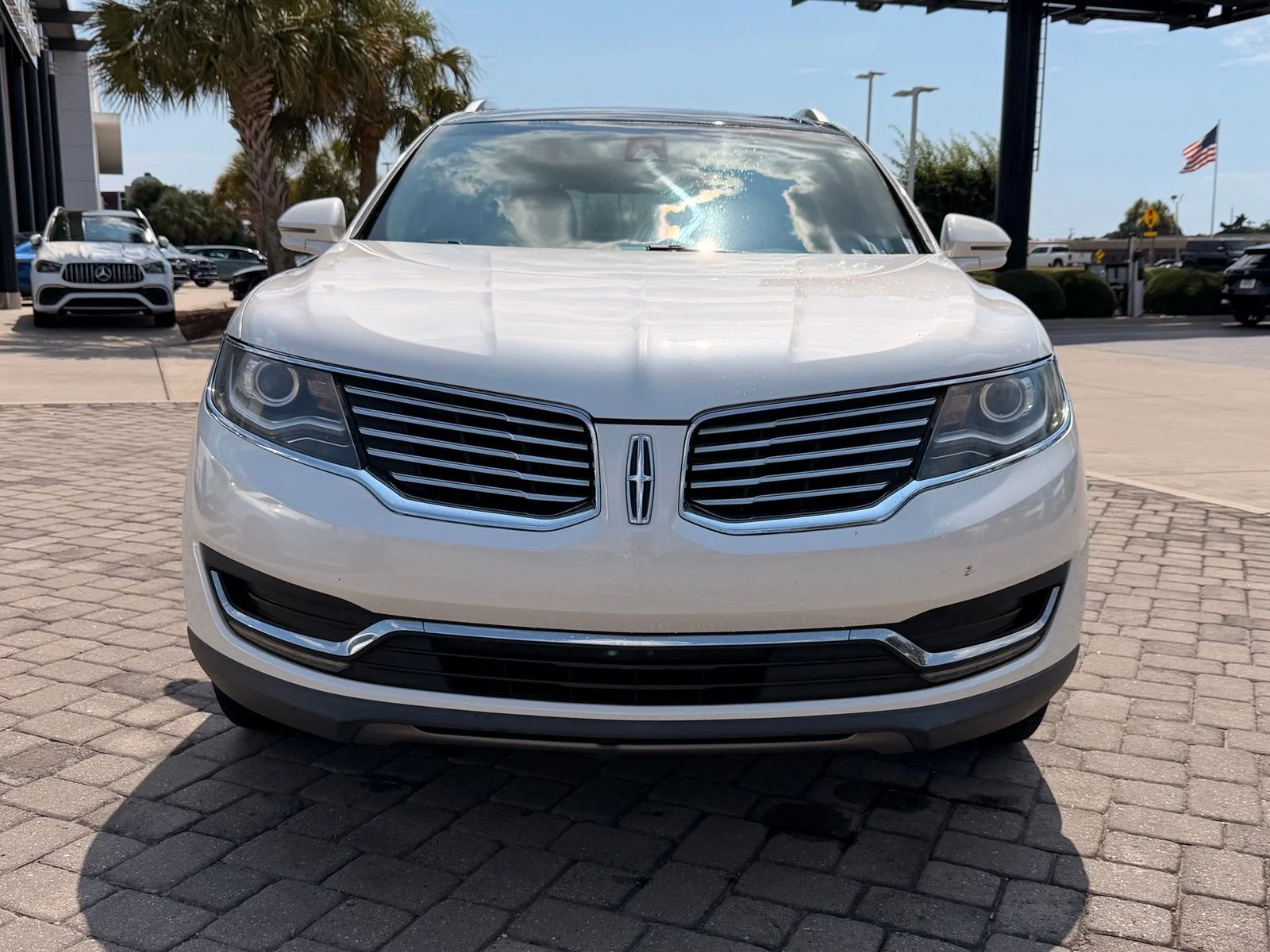 Used 2016 White Platinum Clearcoat Metallic Lincoln Reserve image 5
