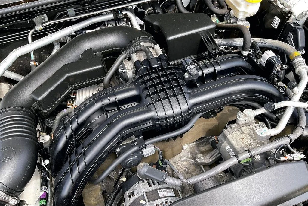 Used 2022 White Subaru Base image 35
