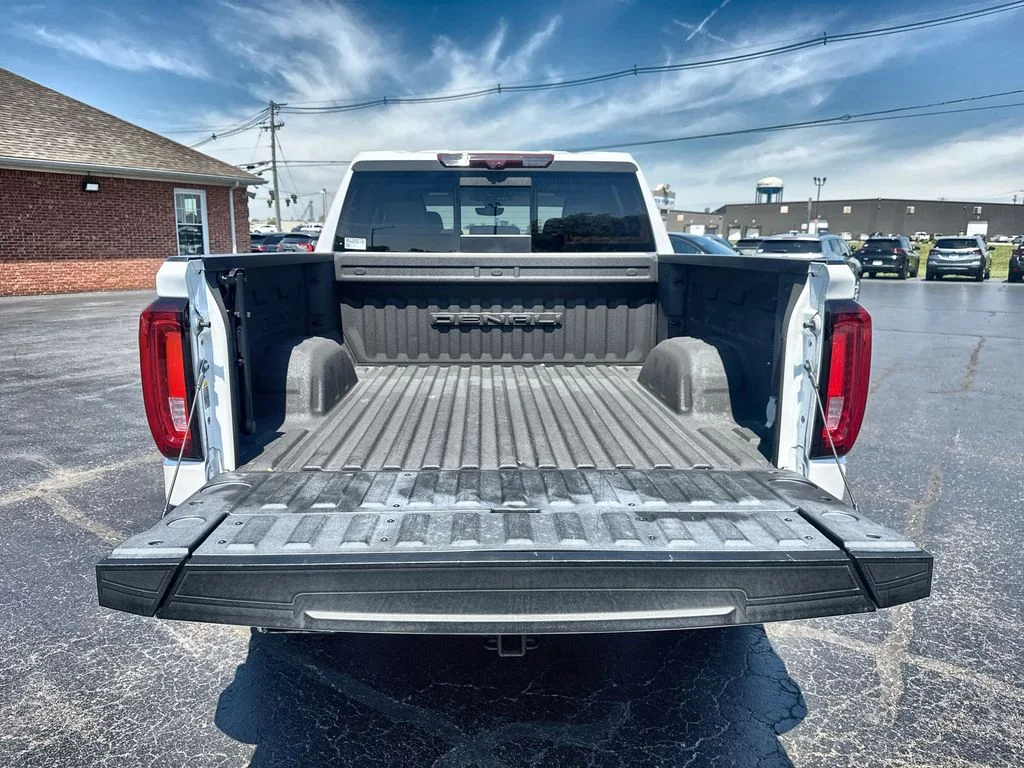 Used 2021 White GMC Denali image 20