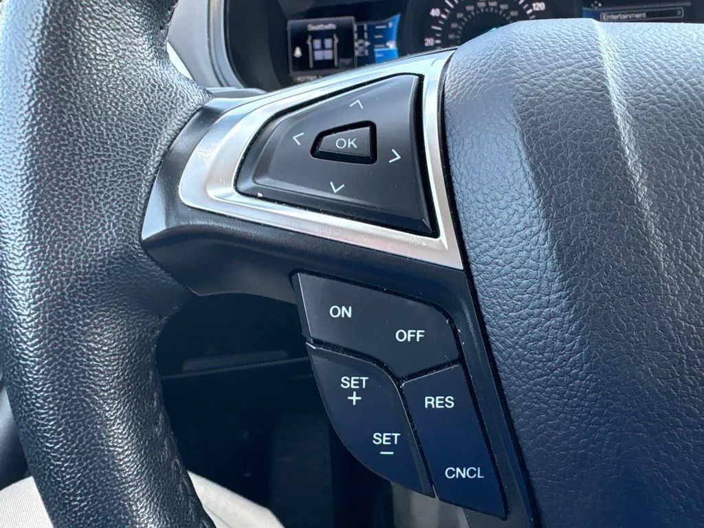 Used 2024 Oxford White Ford SEL image 9