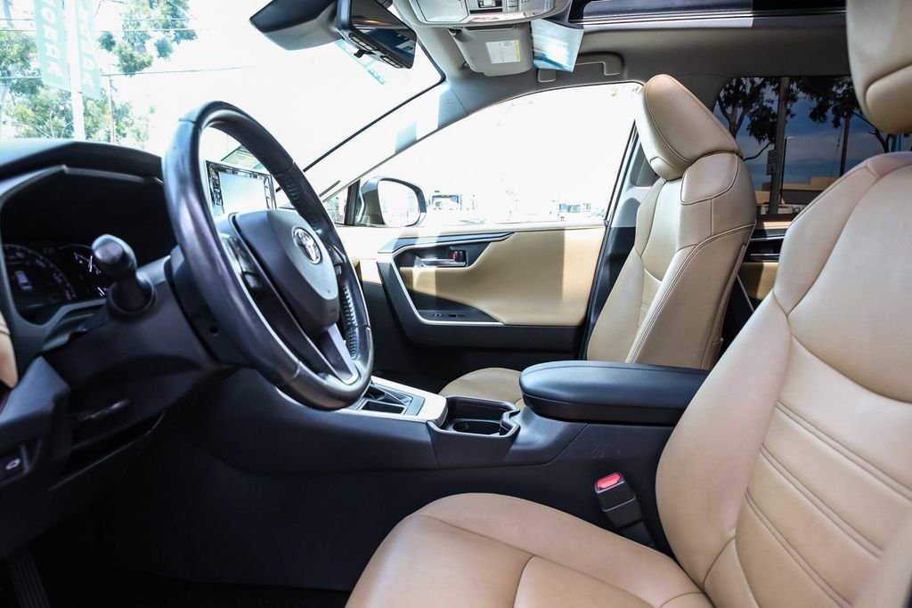 Used 2019 Midnight Black Metallic Toyota Limited image 18