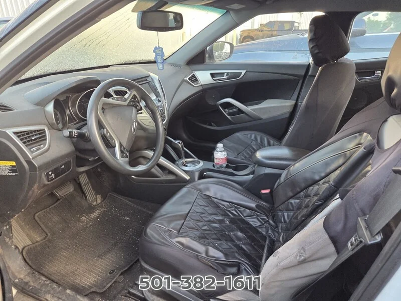 Used 2013 White HYUNDAI BASE image 7