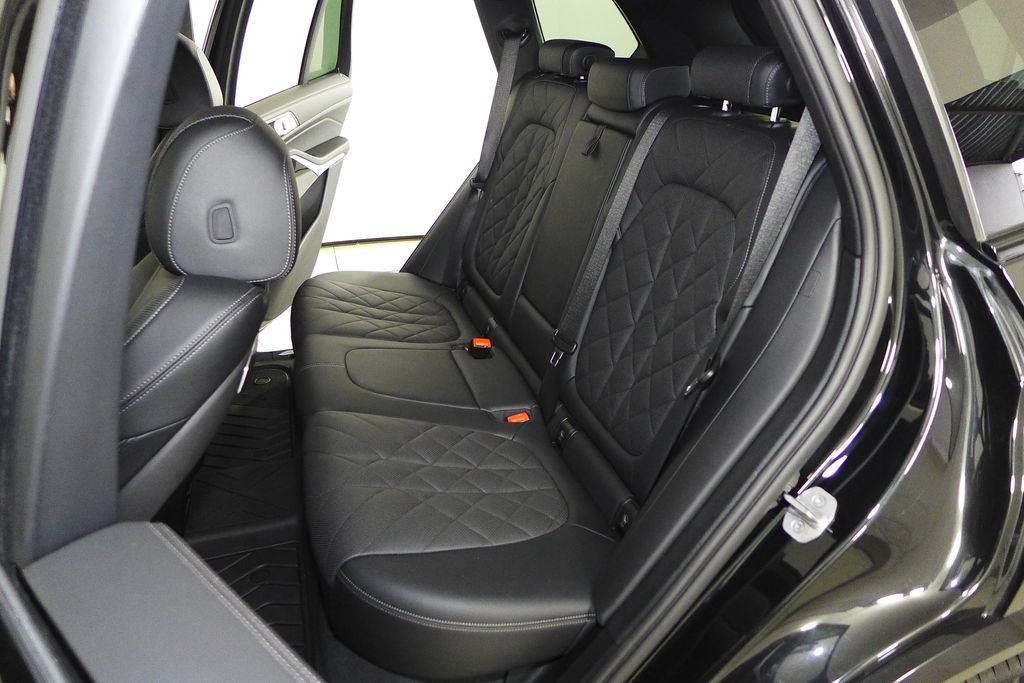 Used 2024 Black Sapphire Metallic BMW sDrive40i image 21