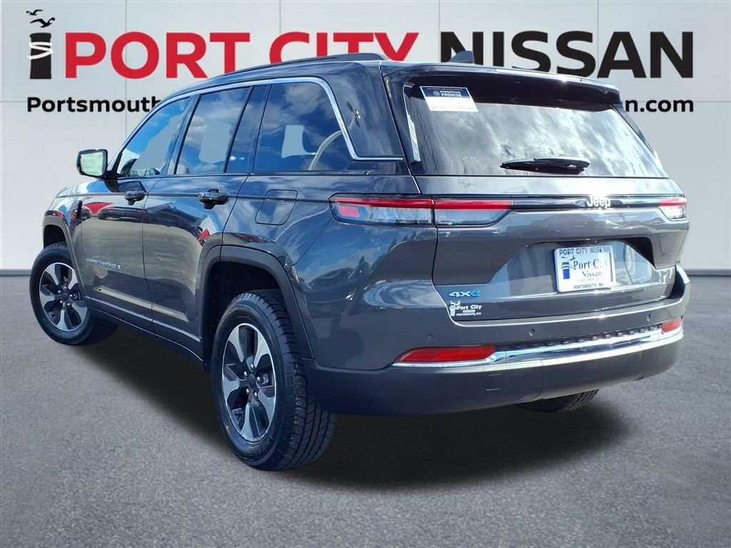 Used 2024 Gray Metallic Jeep 4xe W/PANORAMIC ROOF & HEATED LEATHER SEATS image 33
