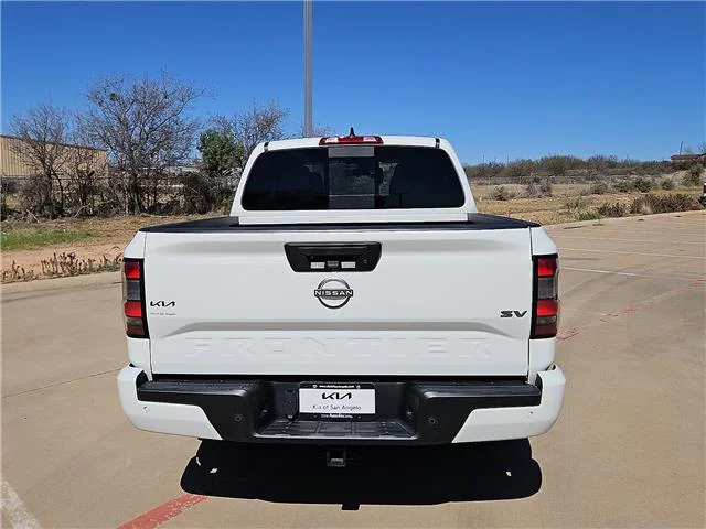 Used 2024 White Nissan SV (A9) 4x2 Crew Cab 5 ft. box 126 in. WB image 3