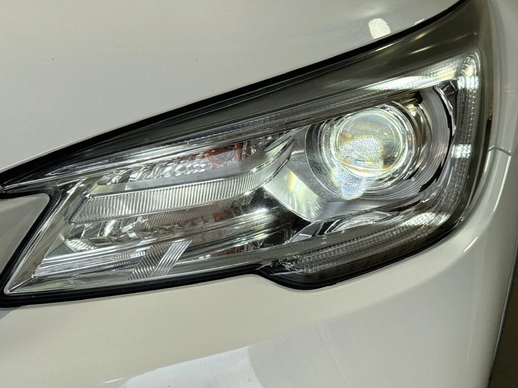 Used 2020 White Subaru Touring image 40