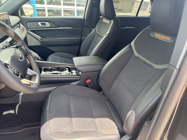 New 2026 Agate Black Metallic Ford Tremor® image 15
