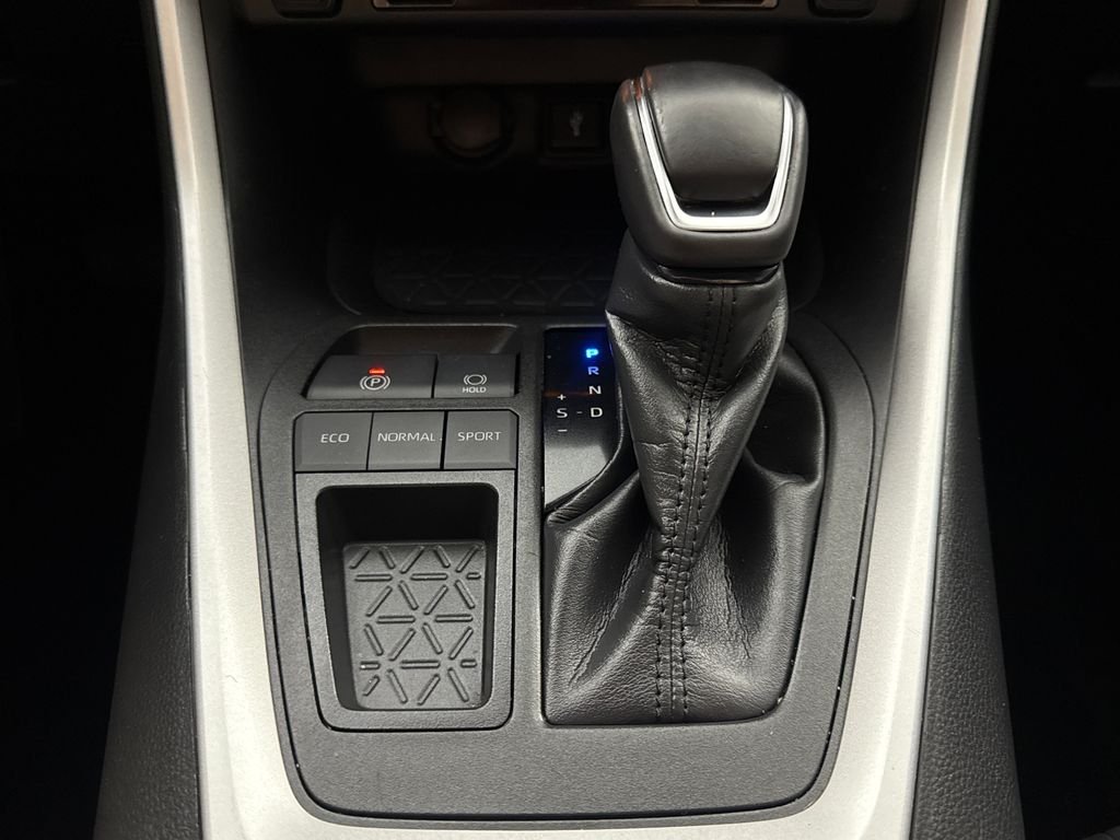 2021 Toyota RAV4 XLE Premium - Photo 18
