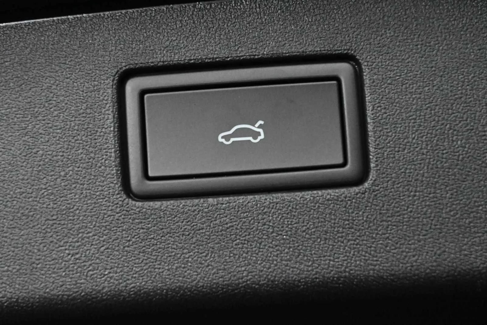 New 2026 Deep Black Pearl Volkswagen SE image 10
