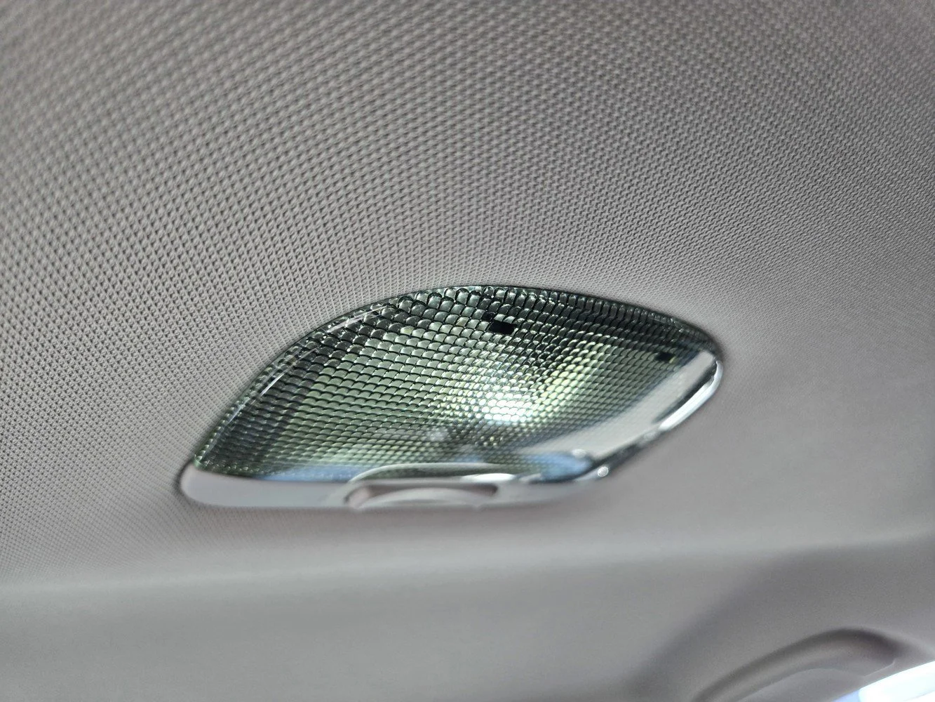 Used 2025 Ice Silver Metallic Subaru Limited image 32