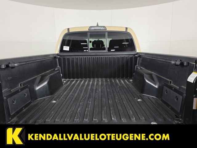 Used 2017  Toyota SR5 image 12