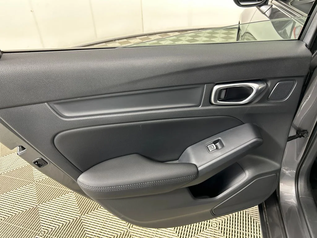 Certified Used 2023  Acura Base image 15