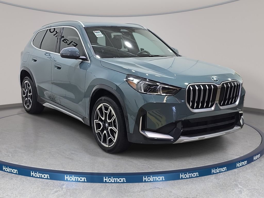Used 2023 Green BMW xDrive28i image 4