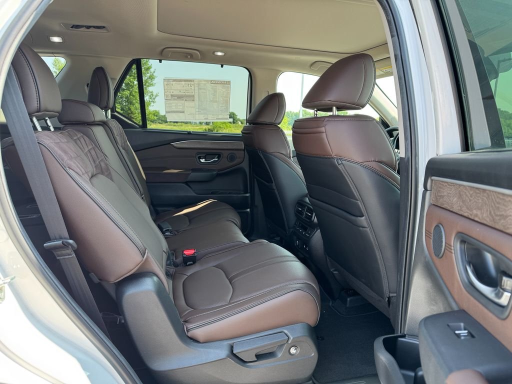 New 2026 Platinum White Pearl Honda AWD Elite image 11