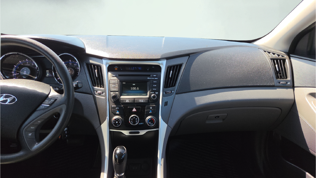 Used 2014 Black Hyundai GLS image 23