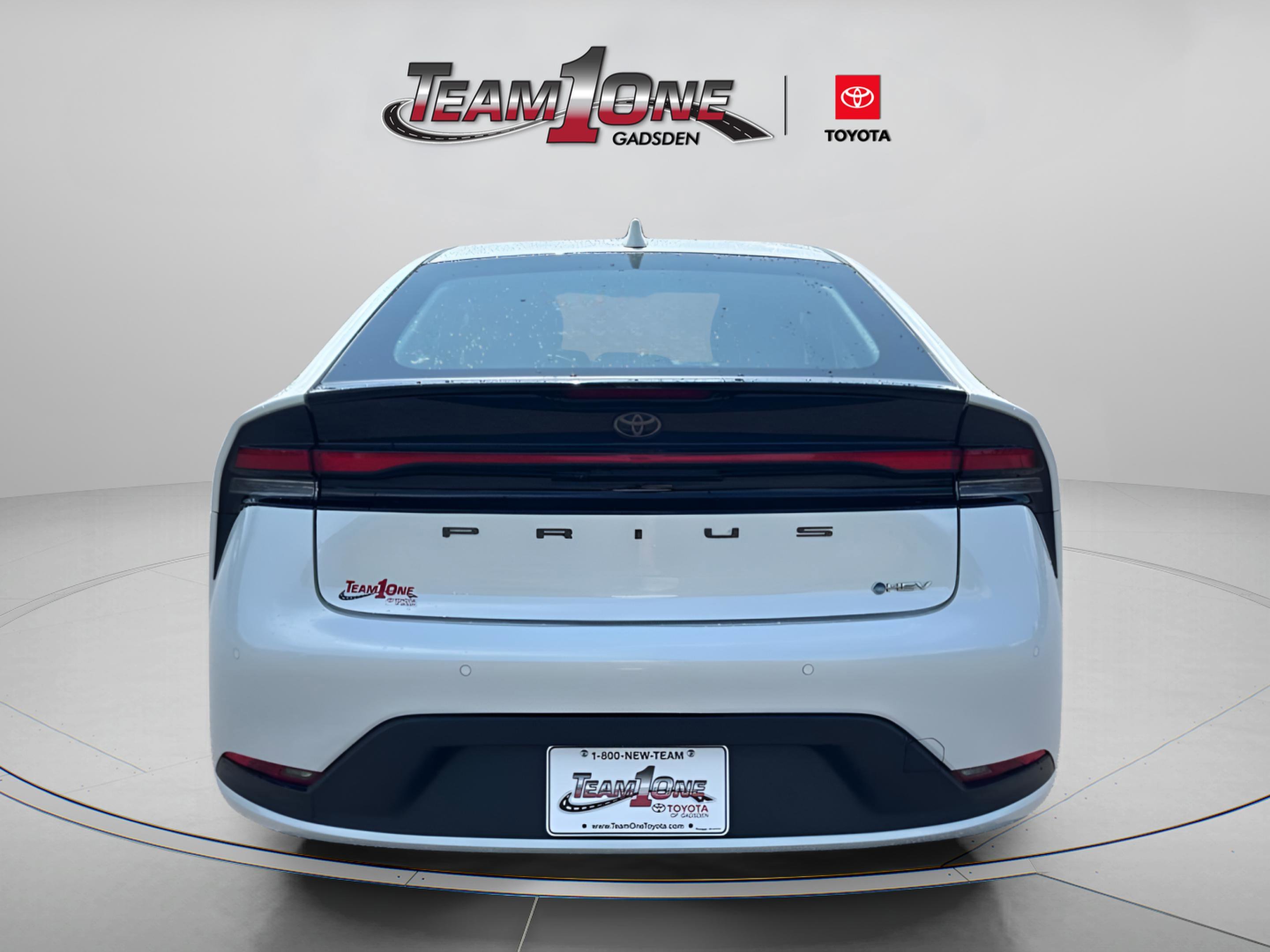 Used 2025 Pearl Toyota LE image 5